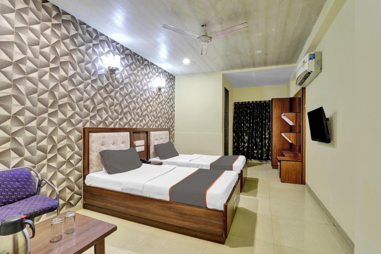 Collection O 82926 Hotel Royal Plaza Ahmedabad Exterior photo