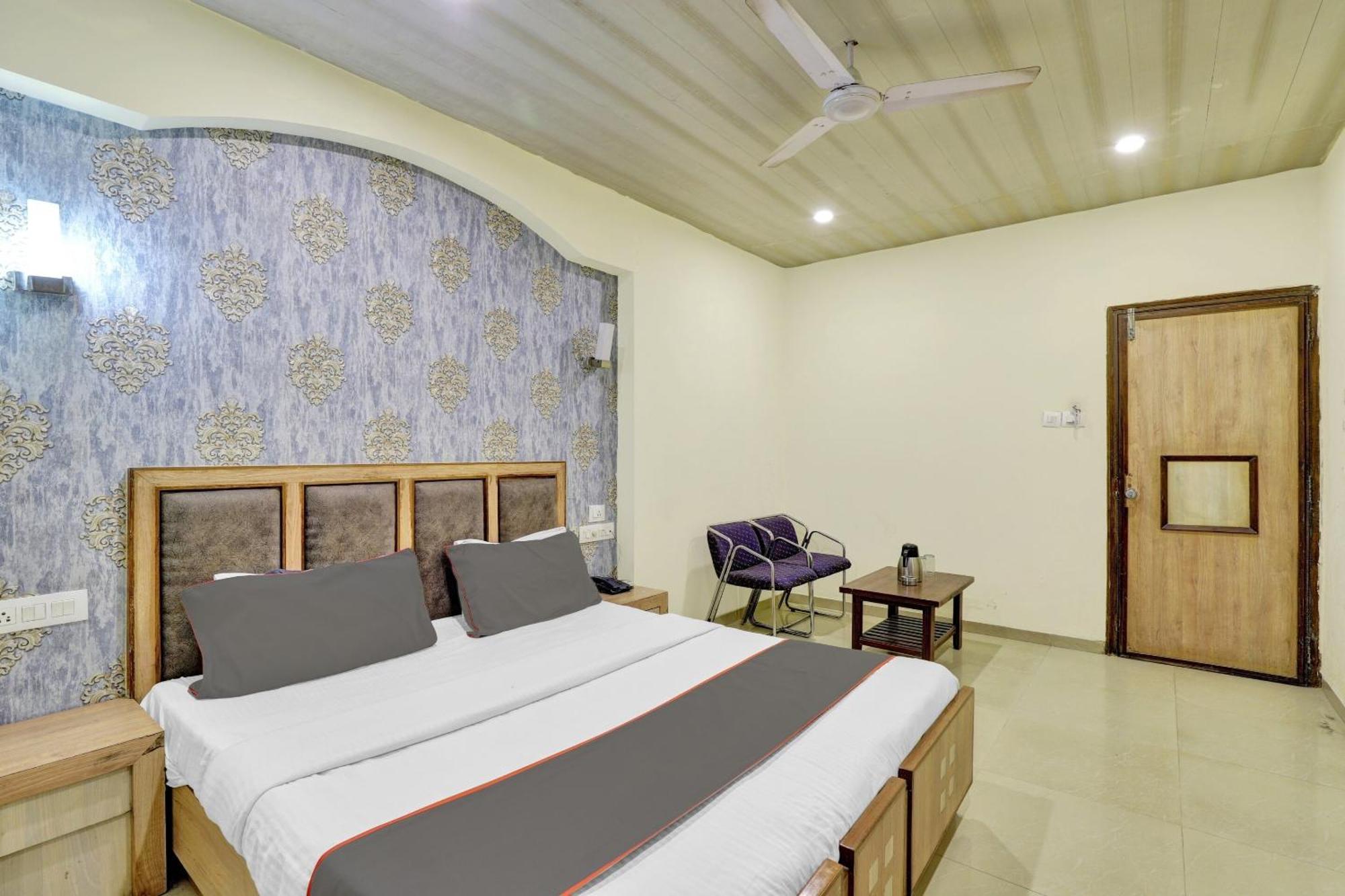 Collection O 82926 Hotel Royal Plaza Ahmedabad Exterior photo