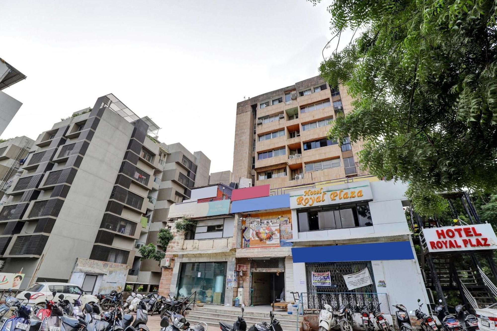 Collection O 82926 Hotel Royal Plaza Ahmedabad Exterior photo