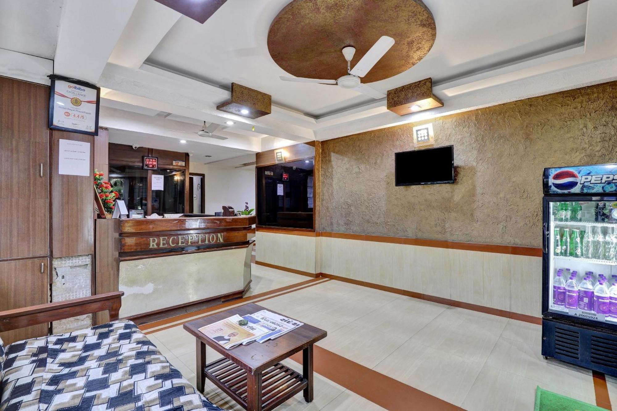 Collection O 82926 Hotel Royal Plaza Ahmedabad Exterior photo